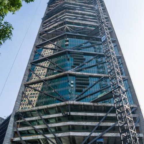 Fachada cristal templado suspendido
